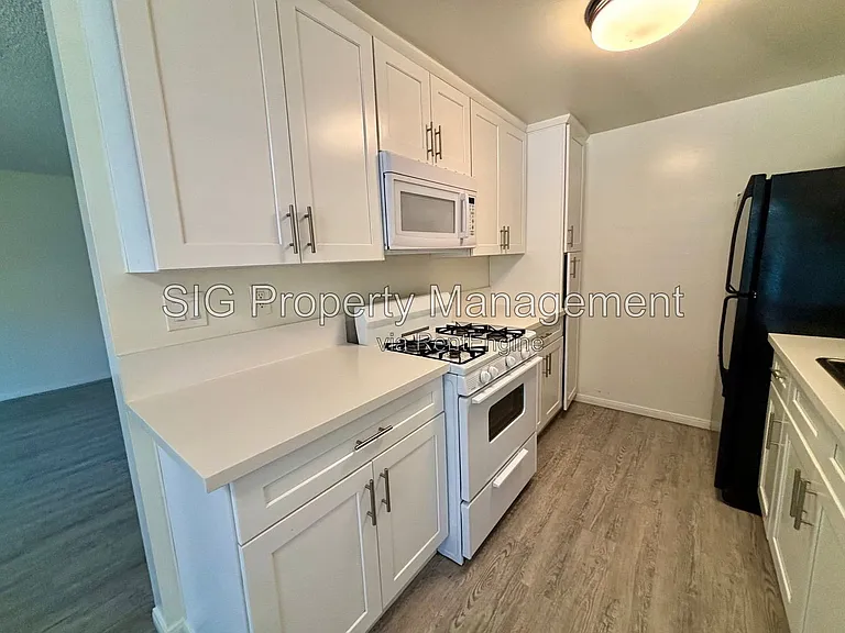 1126 E Doran St — Photo 15