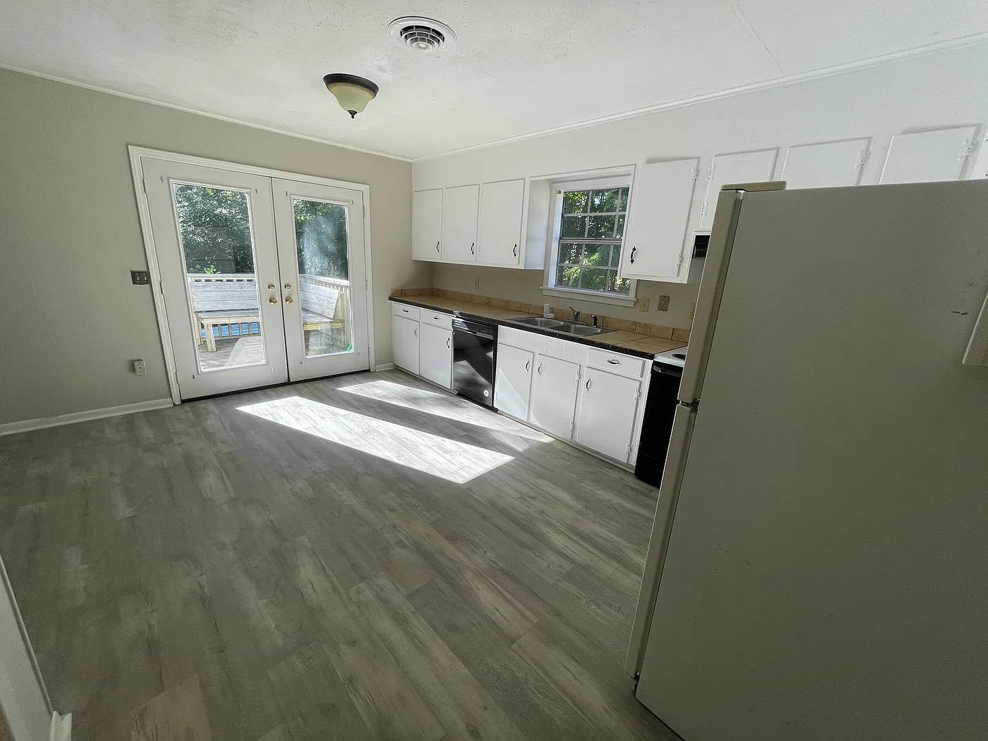 3BR/2BA Home — Photo 2