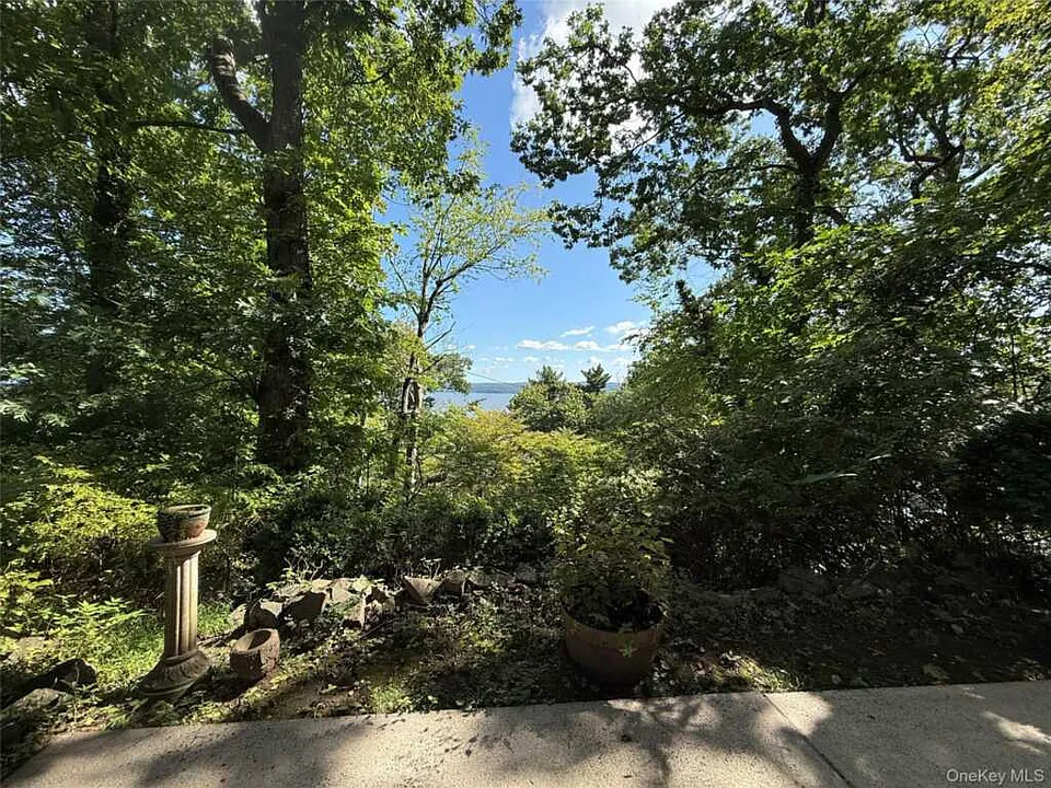 31 Terrace Dr