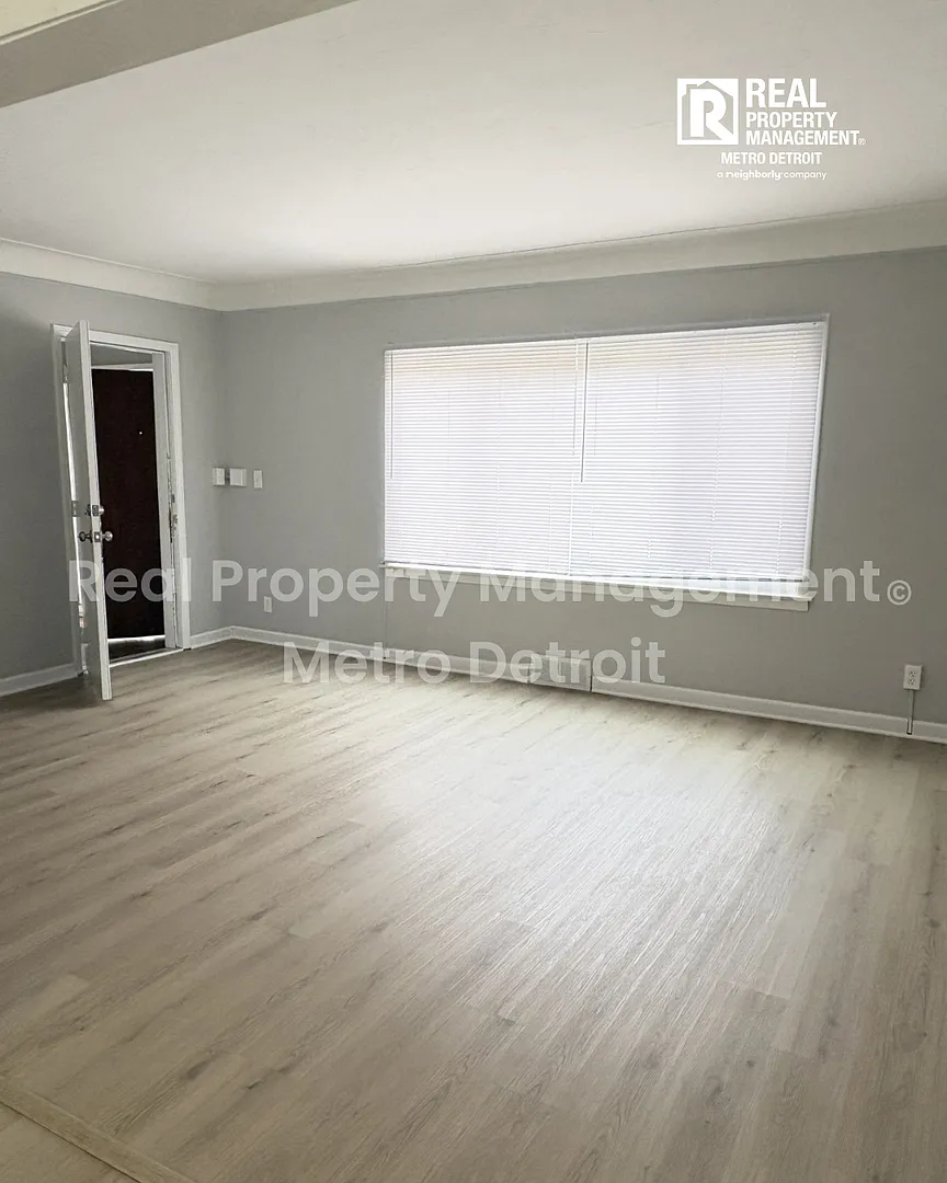 2-Bedroom Single-Family Home in Pontiac, Michigan — Photo 3