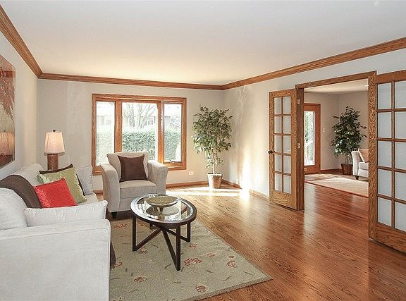 5th image of 1105 W Chatham Dr