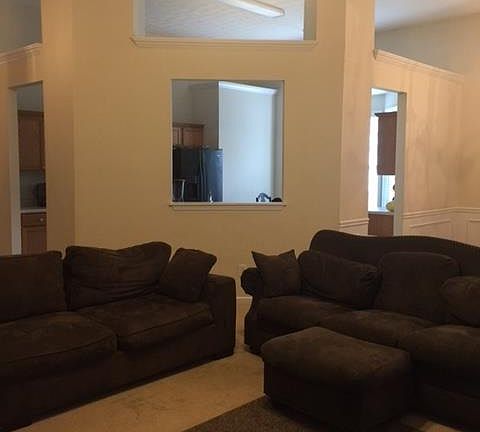 4th image of 325 Horsehill St