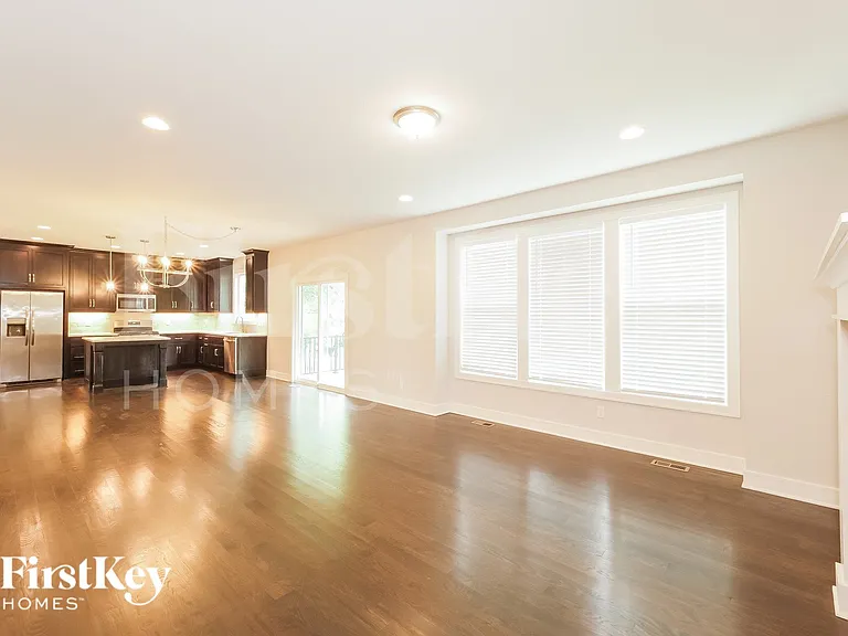 1128 SW Blackpool Dr — Photo 5