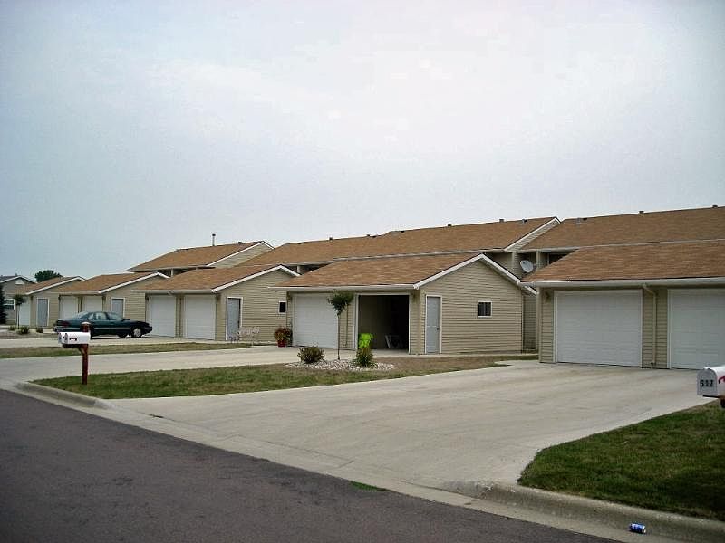 1st image of 621 Burton Ln