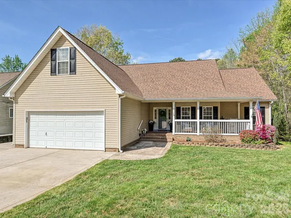 132 Gray Cliff Dr, Mooresville, NC 28115