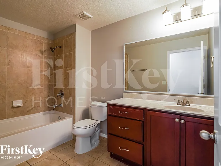 1560 Nature Trl — Photo 11