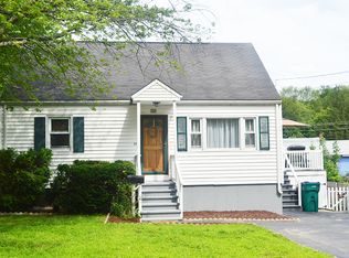 33 Wedgemere Dr, Lowell, MA 01852