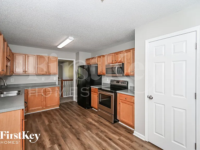 7775 Poppy Dr — Photo 5