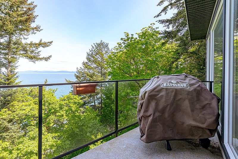 Saanich House for rent - 3 Bedrooms — photo 47