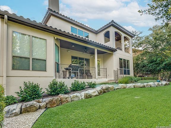 3rd image of 23 Stone Hill Ct