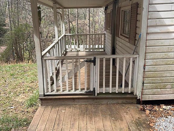 5th image of 1096 Dry Creek Rd