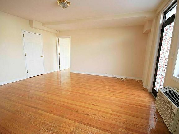 5th image of 14-31 Astoria Blvd #3R