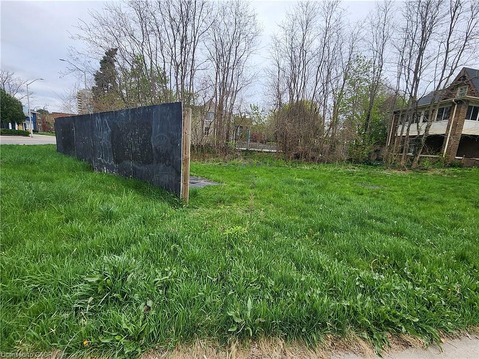 2nd image of 685 Brant St