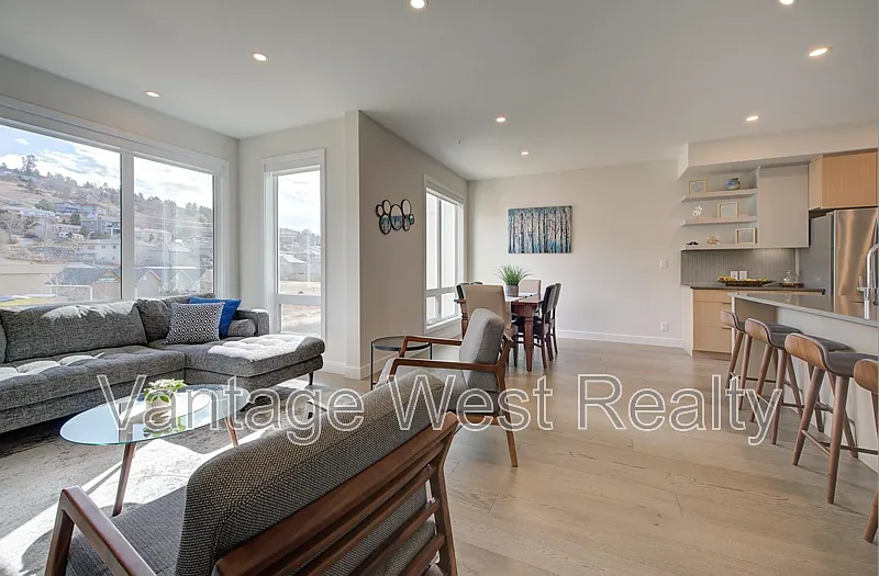 4 bed, 3.5 bath, 2200 sqft, $3,200 — Photo 3