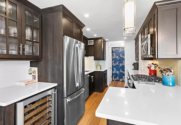 5th image of 340 E 80th St APT 10C