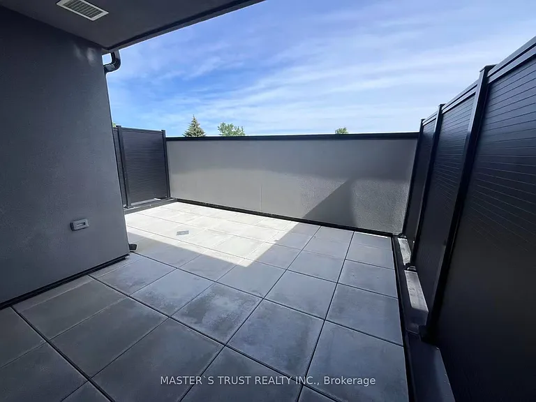 27 Alton Cres — Photo 5