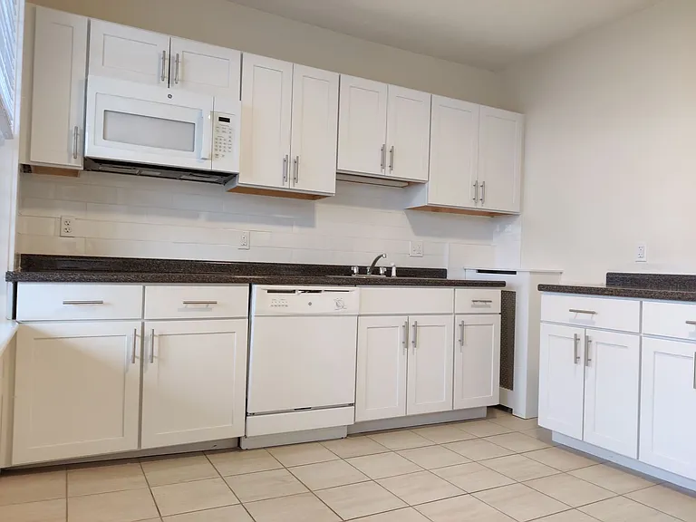 8 Barrows St #1E — Photo 17
