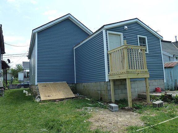 3rd image of 110 Vine St