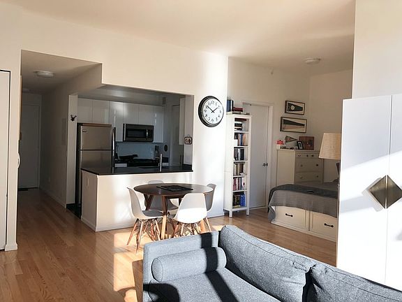3rd image of 4610 Center Blvd APT 201