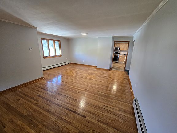 4th image of 99 Round Lake Ave