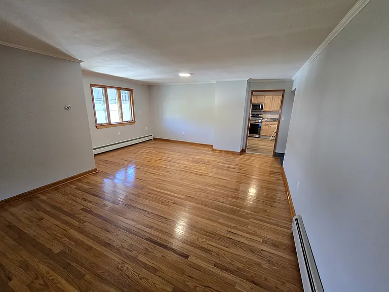 99 Round Lake Ave — Photo 4