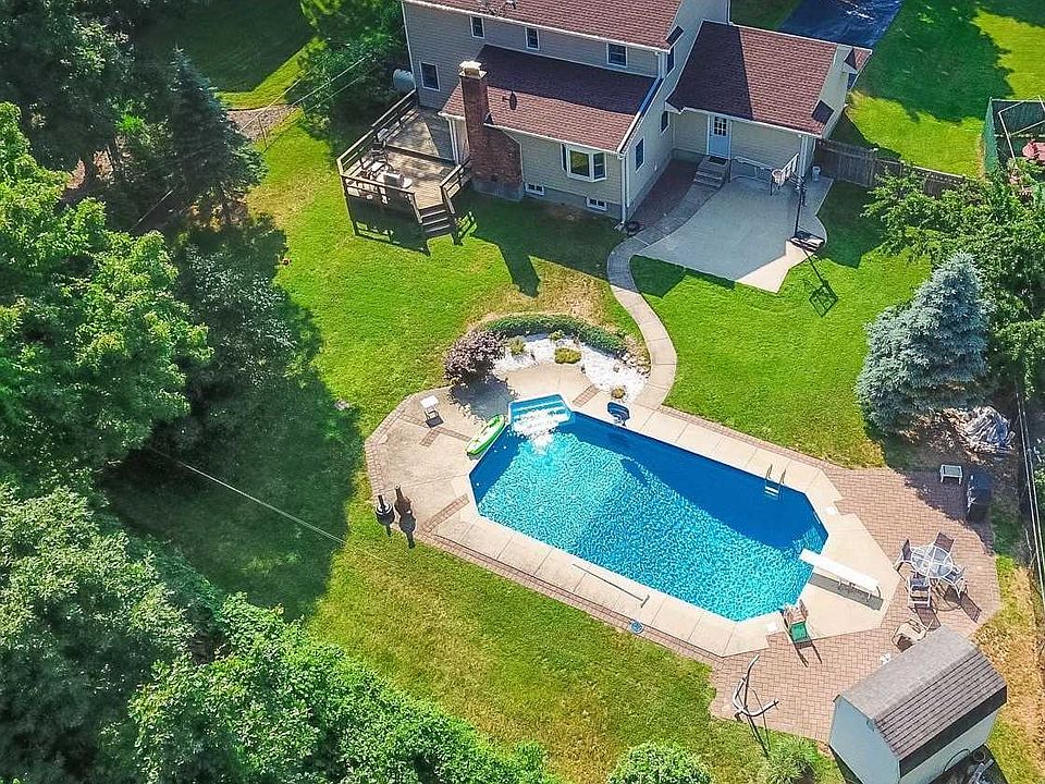1st image of 5 Sheryl Cres