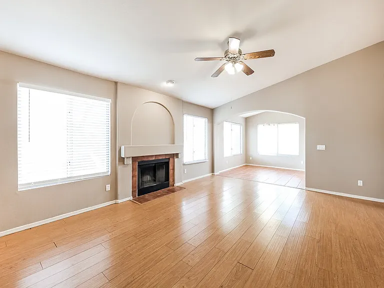 4046 W Abraham Ln — Photo 3