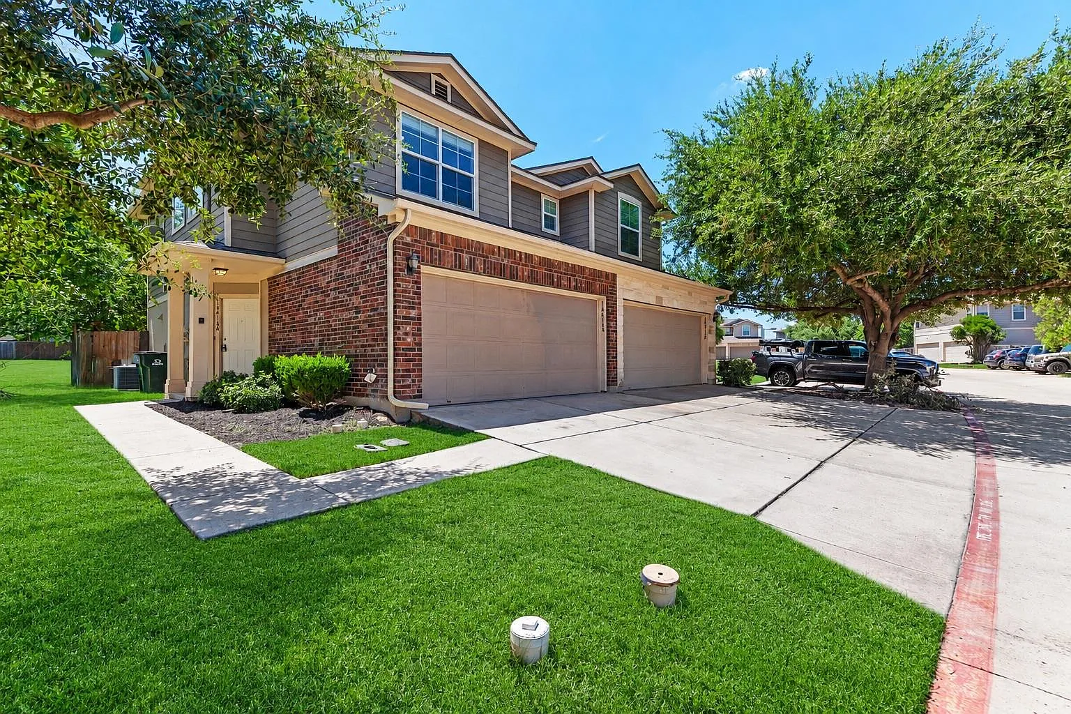 3 bed, 2.5 bath, 1476 sqft, $1,900 — Photo 1