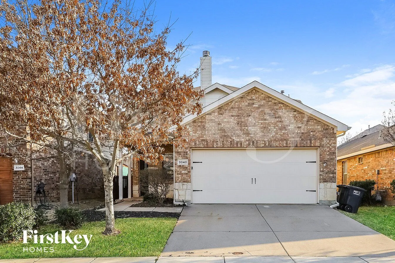 3 bed, 2.0 bath, 1741 sqft, $2,310 — Photo 1