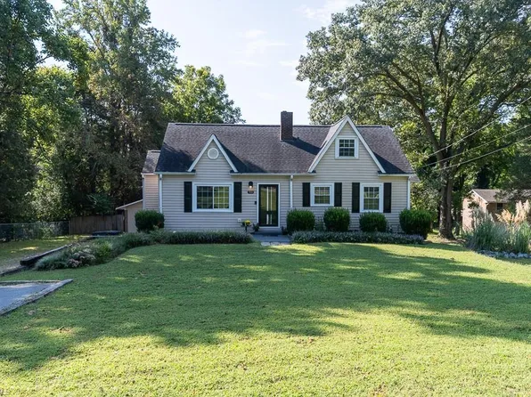 1910 Darwick Rd, Winston Salem, NC 27127