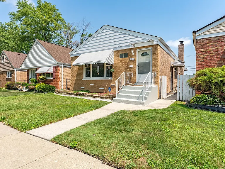 4507 S Leamington Ave — Photo 1