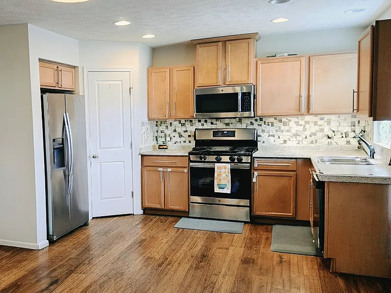 114 Glenridge Cir — Photo 15