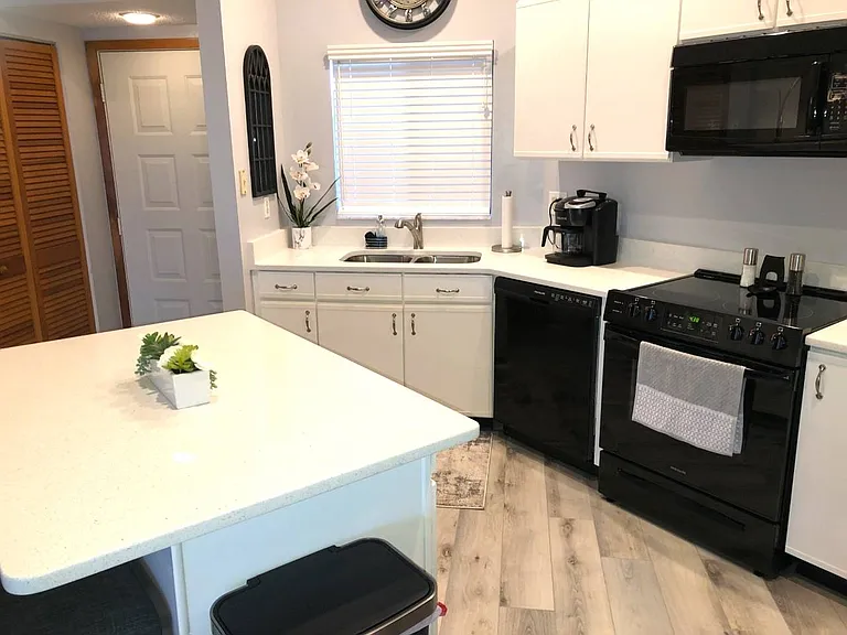 4801 Casablanca Cir — Photo 13
