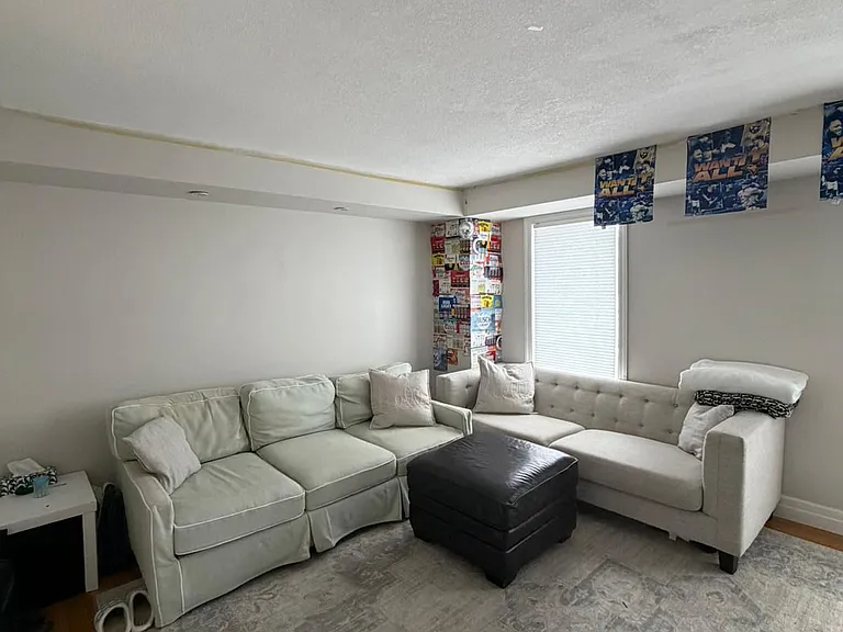 39 Briarlea Rd — Photo 1