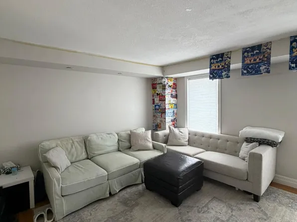 39 Briarlea Rd Room 1, Guelph, ON N1G 3H4