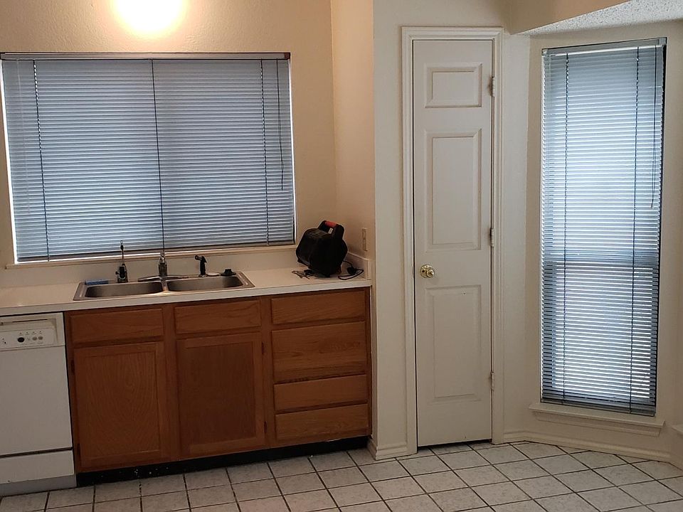 2nd image of 338 Hopewell St