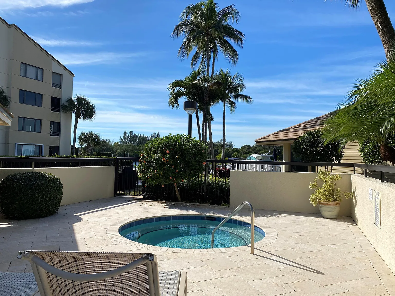 2 bed, 2.0 bath, 1301 sqft, $2,850 — Photo 4