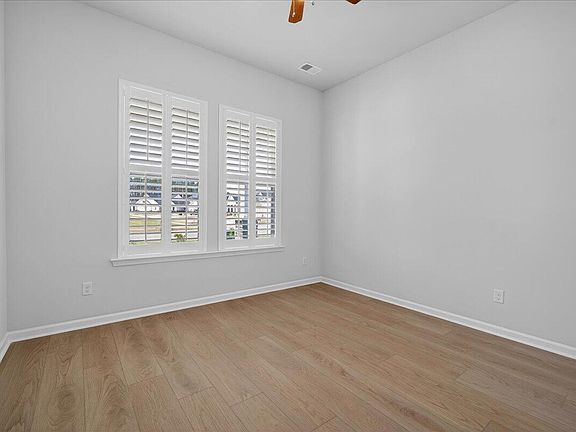 5th image of 1108 Cooper Point St