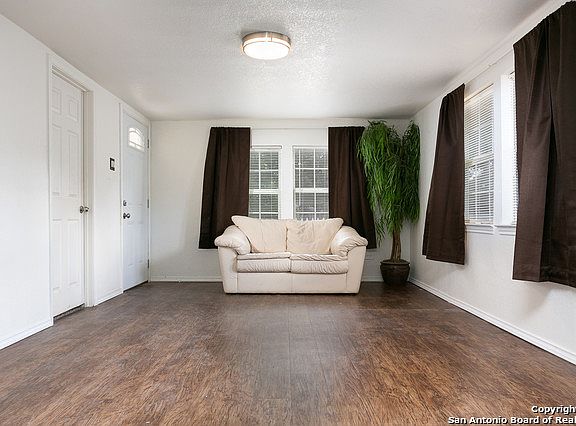 4th image of 327 Queretaro St