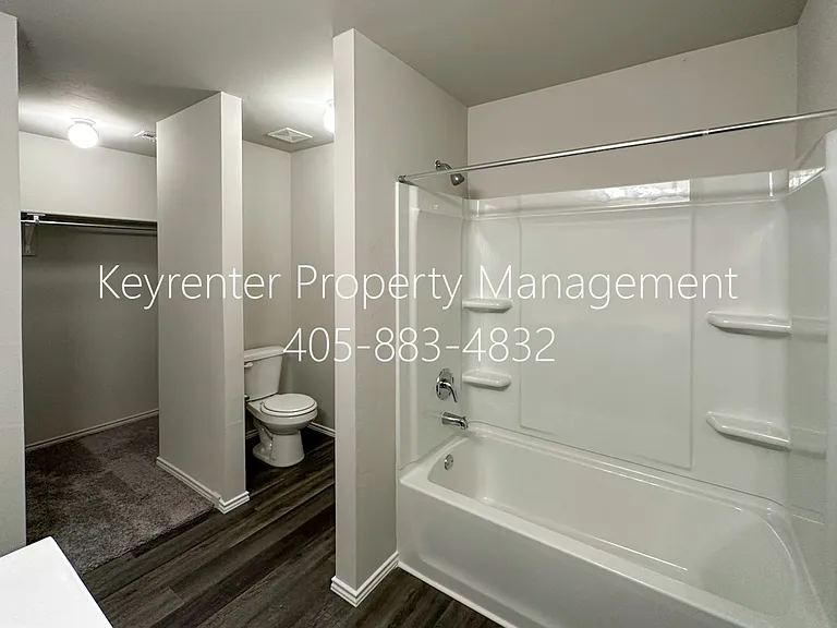 11713 NW 95th St — Photo 18
