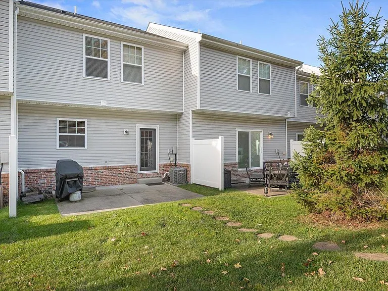 126 Watson Dr — Photo 3