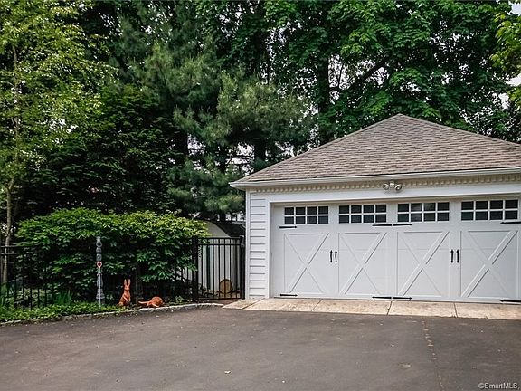 4th image of 42 Hubbard Ave