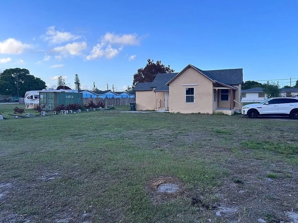 2 bed, 900 sqft, $1,600 — Photo 3