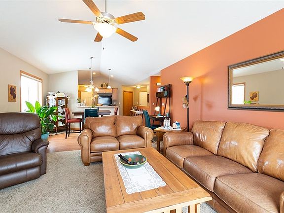 3rd image of 829 Dorchester Pl NE