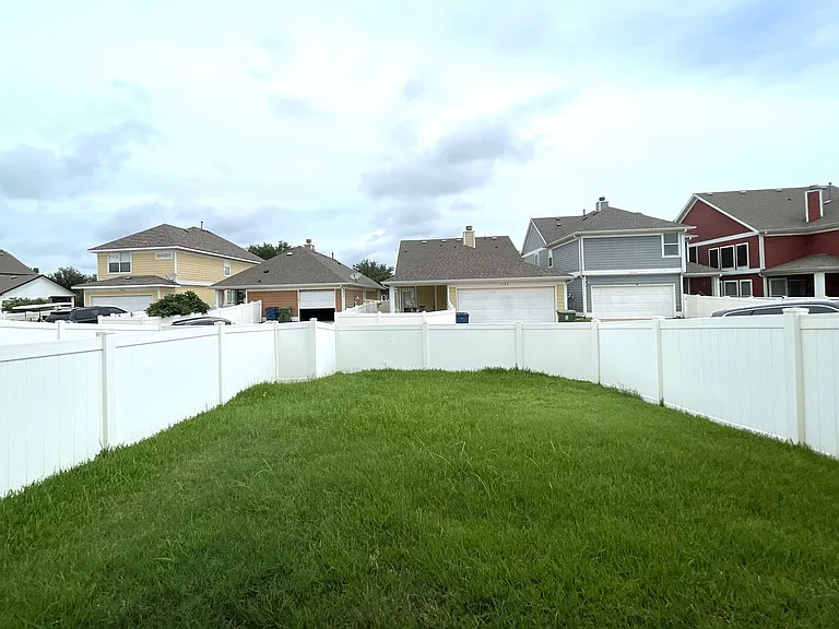 9109 Nathaniel Dr — Photo 28
