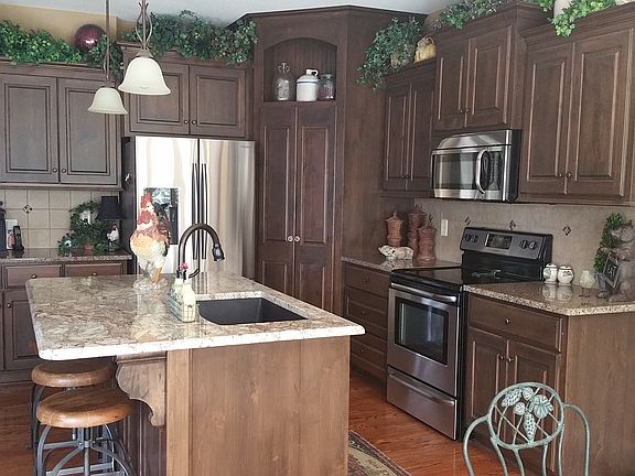 5th image of 4098 NE Chapel Manor Ct