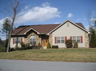 69 Cyprus Creek Ln, Hendersonville, NC 28791