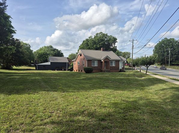 1001 W Clemmonsville Rd