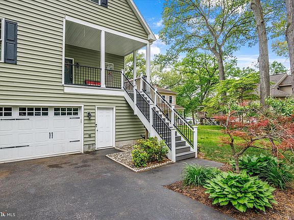 3rd image of 8382 Country Life Rd