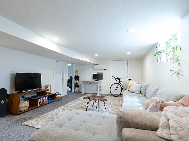 E Delia Dr — Photo 8